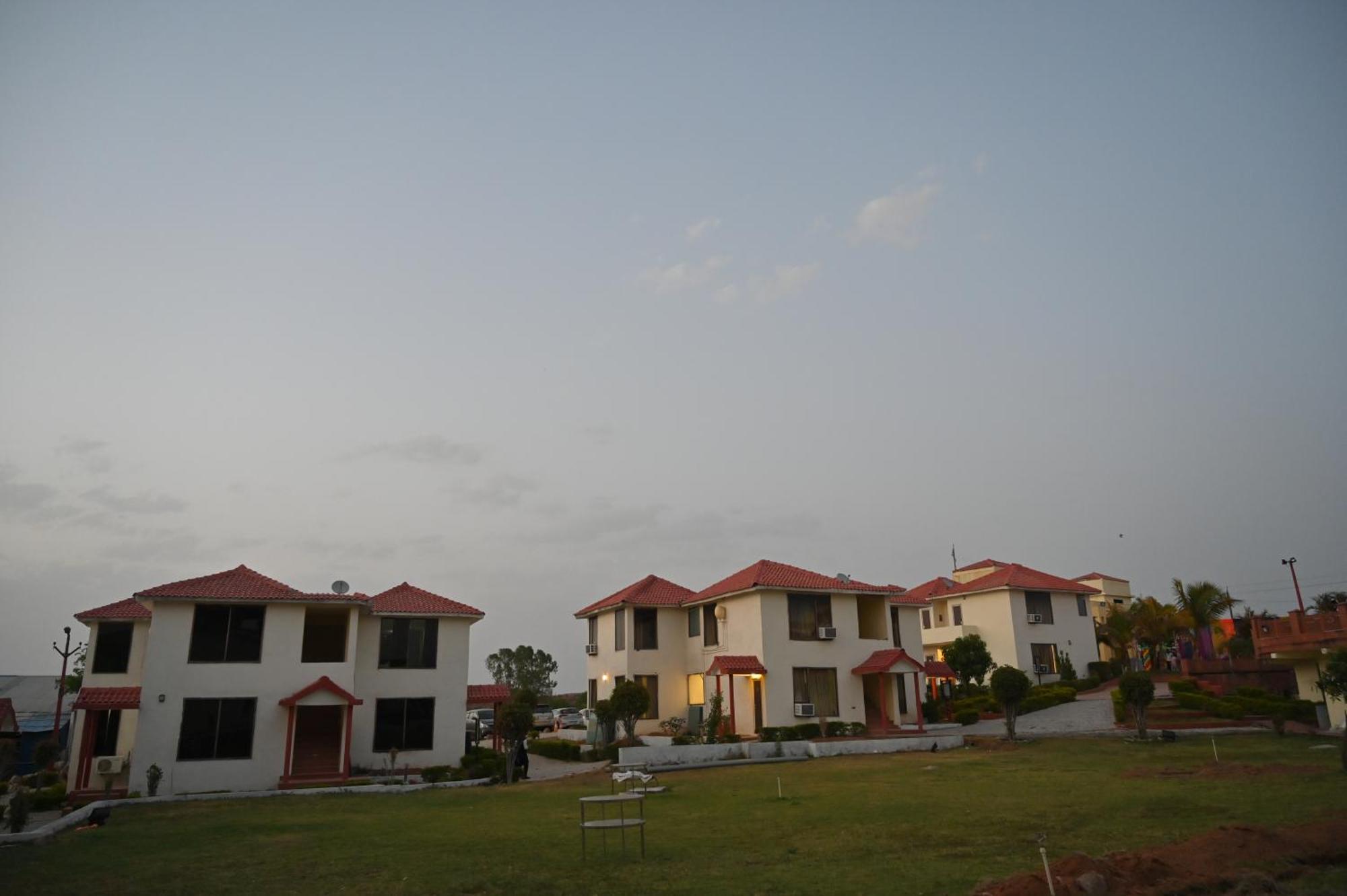 Orchha Club And Resort - Ocr מראה חיצוני תמונה